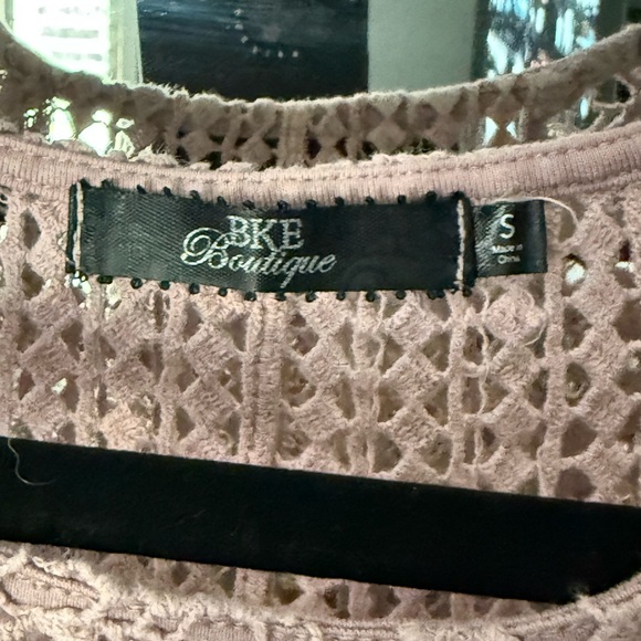 BKE Pink Lace Blouse - Picture 2 of 3